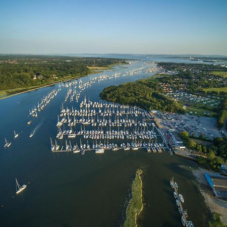 Bursledon Mercury Yacht Harbour And Holiday Park מראה חיצוני תמונה