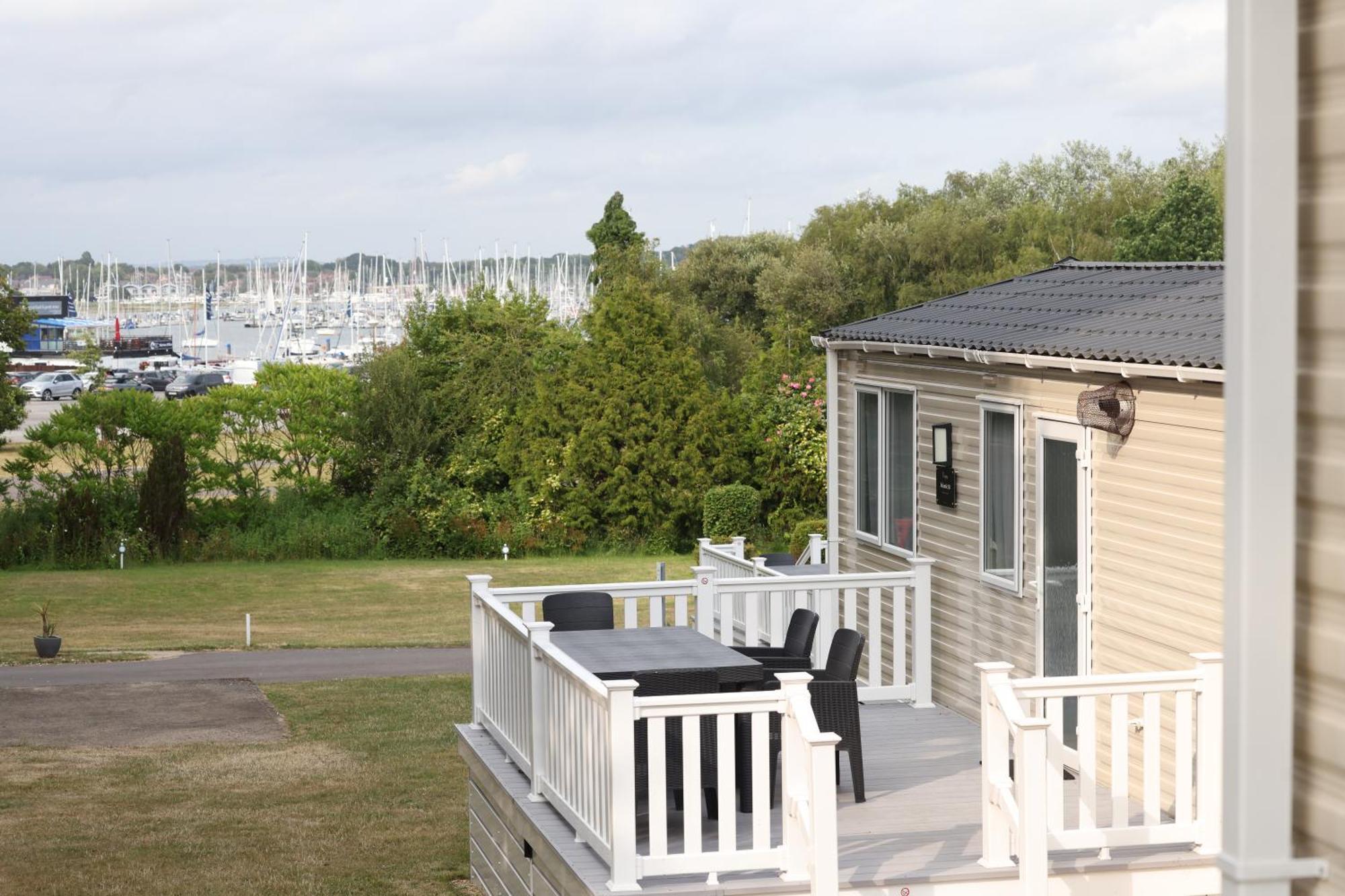 Bursledon Mercury Yacht Harbour And Holiday Park מראה חיצוני תמונה