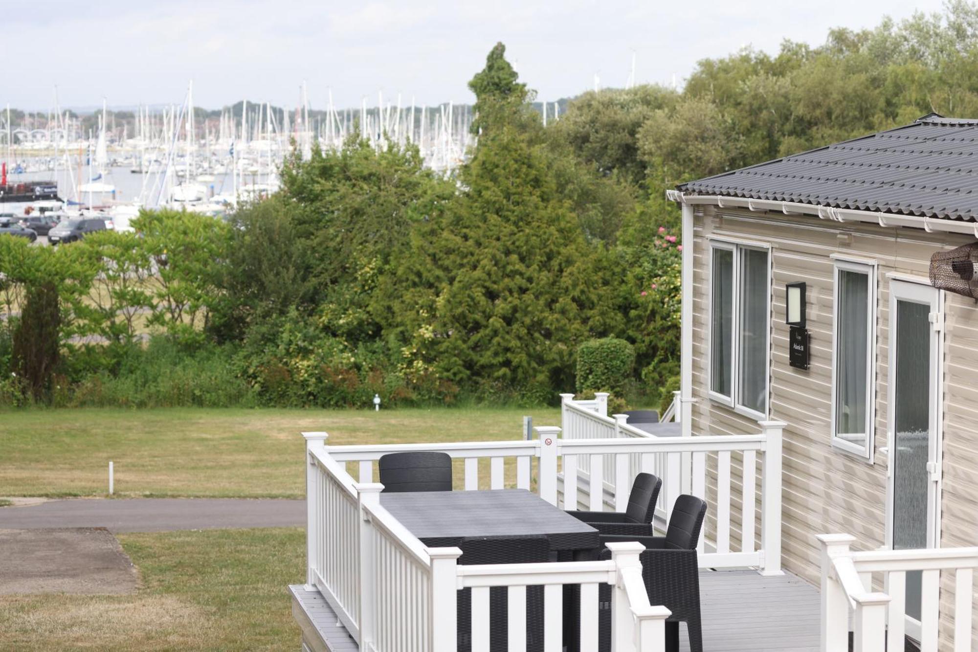 Bursledon Mercury Yacht Harbour And Holiday Park מראה חיצוני תמונה