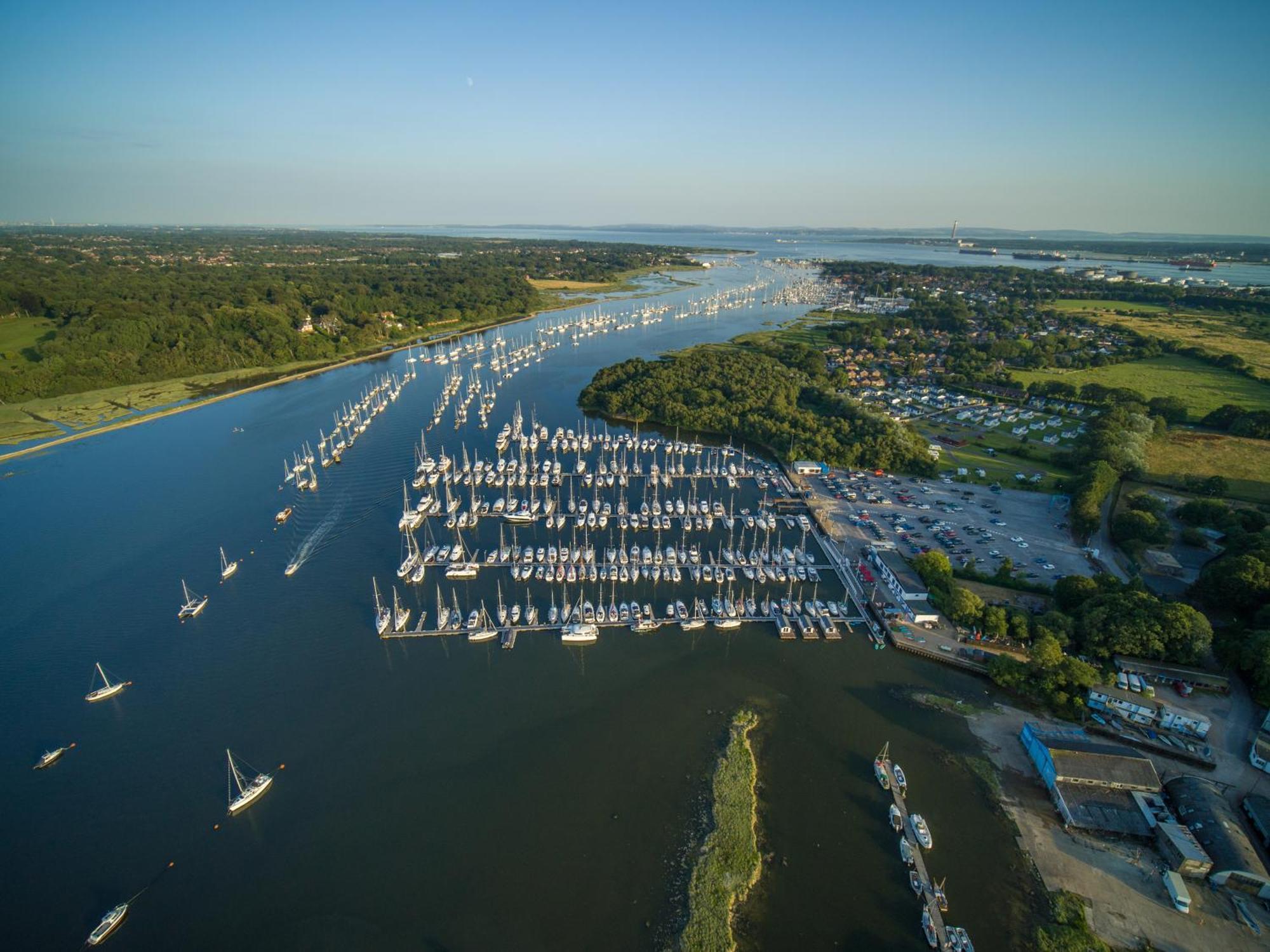 Bursledon Mercury Yacht Harbour And Holiday Park מראה חיצוני תמונה