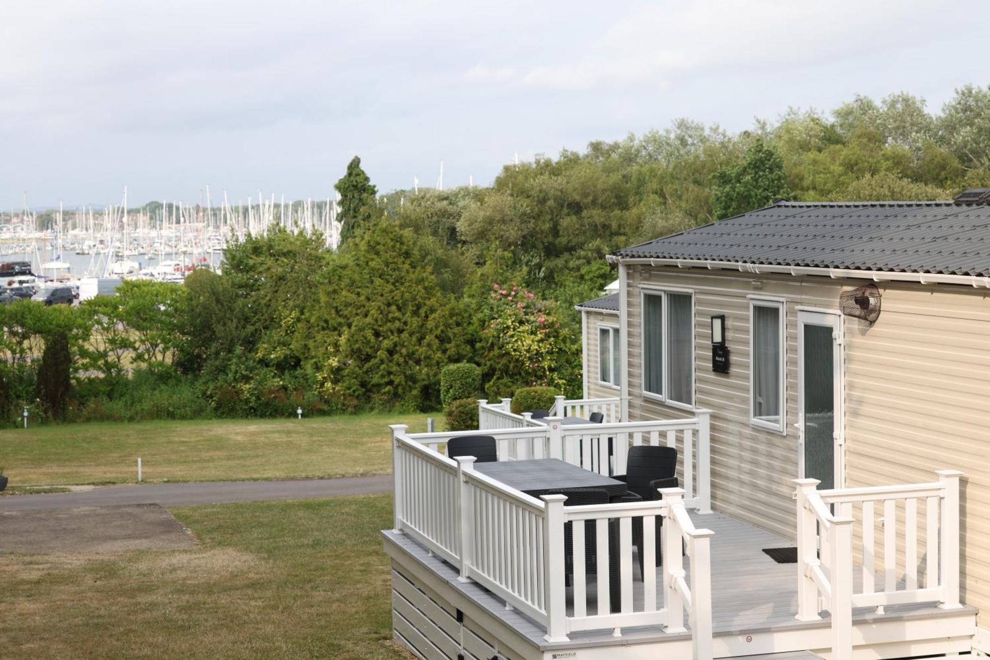 Bursledon Mercury Yacht Harbour And Holiday Park מראה חיצוני תמונה