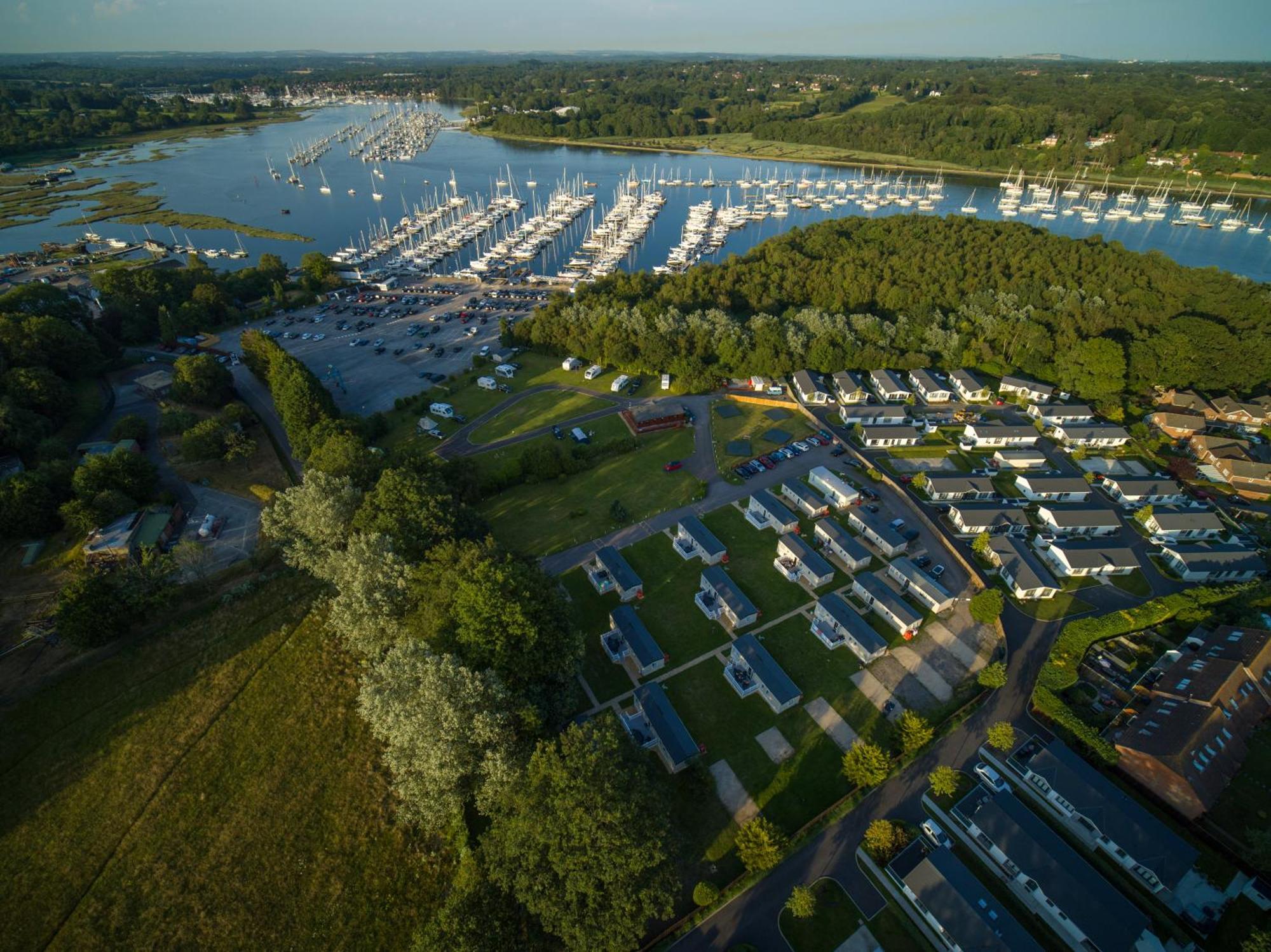 Bursledon Mercury Yacht Harbour And Holiday Park מראה חיצוני תמונה