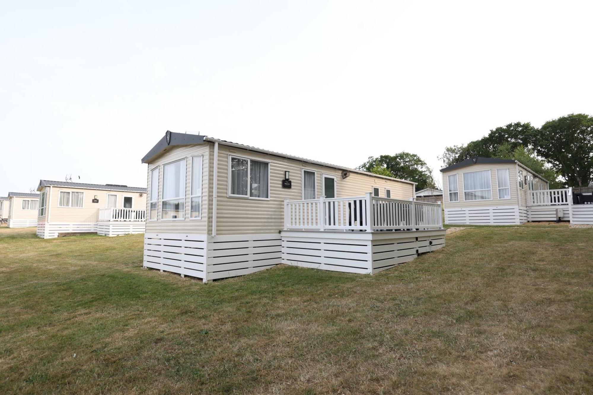 Bursledon Mercury Yacht Harbour And Holiday Park מראה חיצוני תמונה